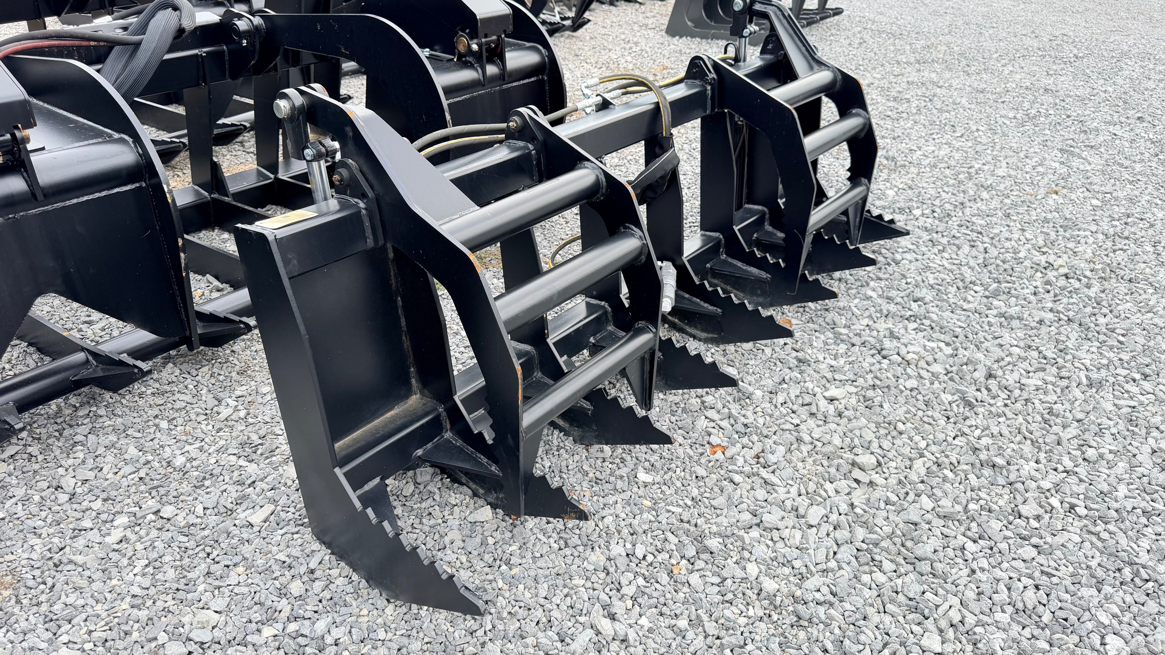 Compact Vertical  Rake Grapple