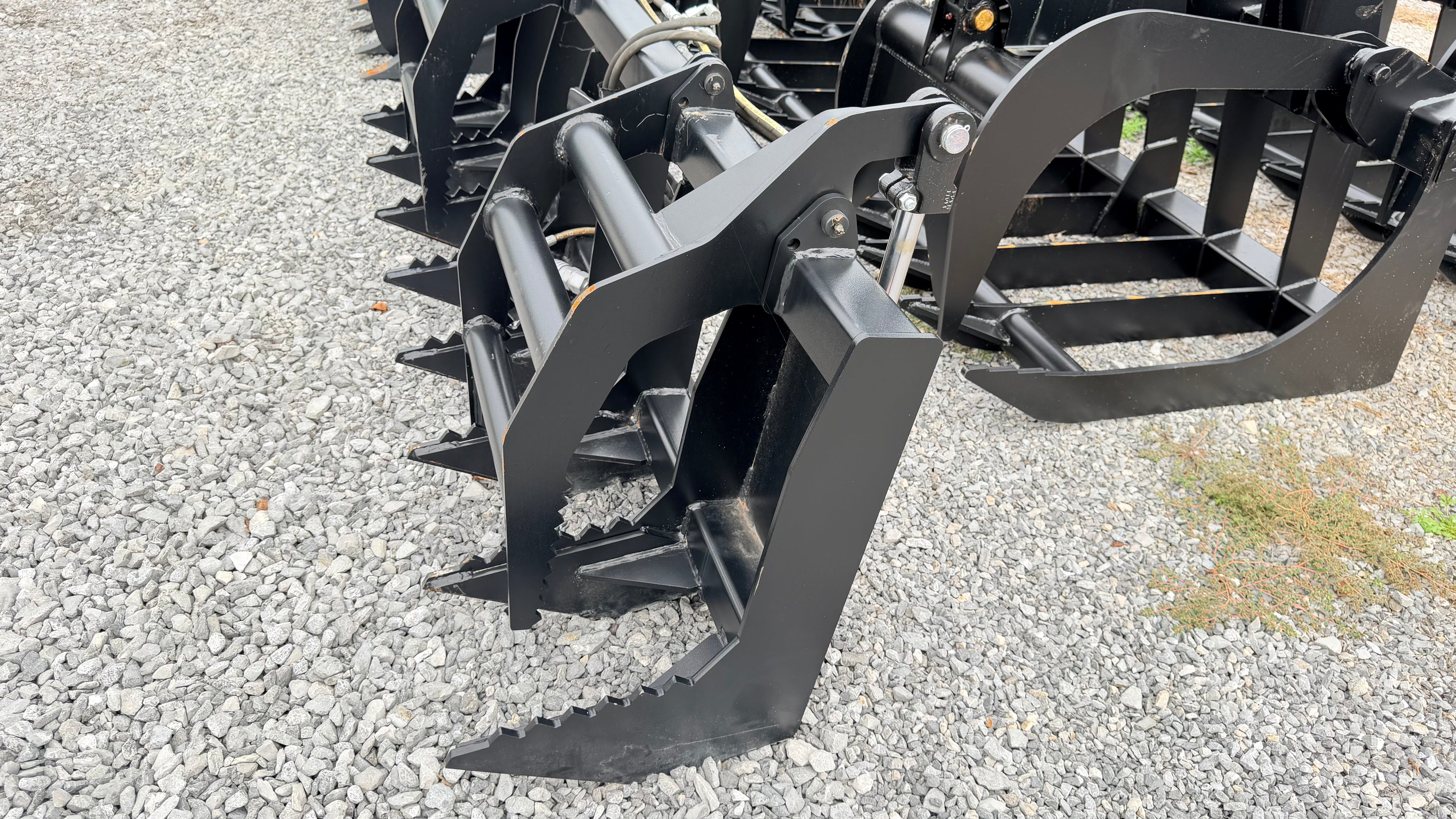 Compact Vertical  Rake Grapple